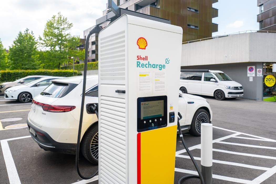 Bilder Shell Recharge Charging Station