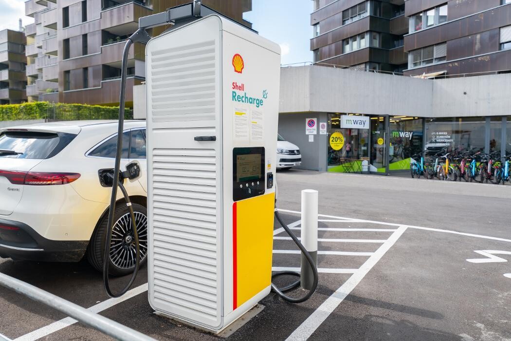 Bilder Shell Recharge Charging Station