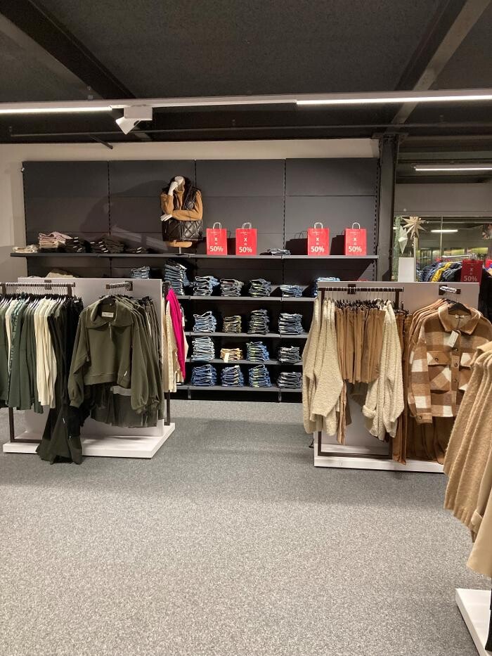 Bilder BAYARD CO LTD OUTLET