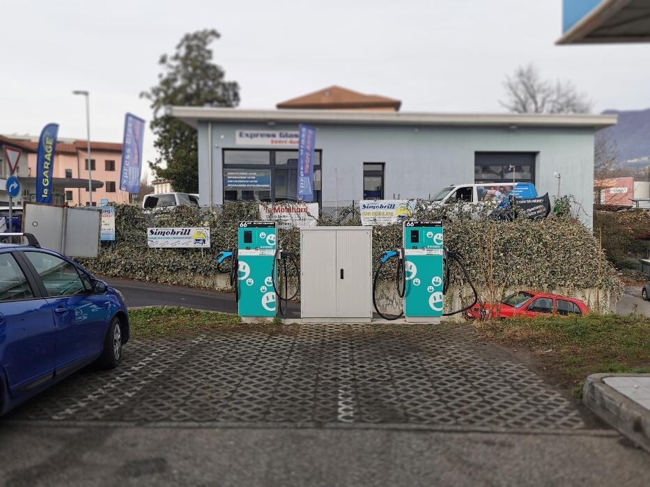 Bilder Shell Recharge Charging Station