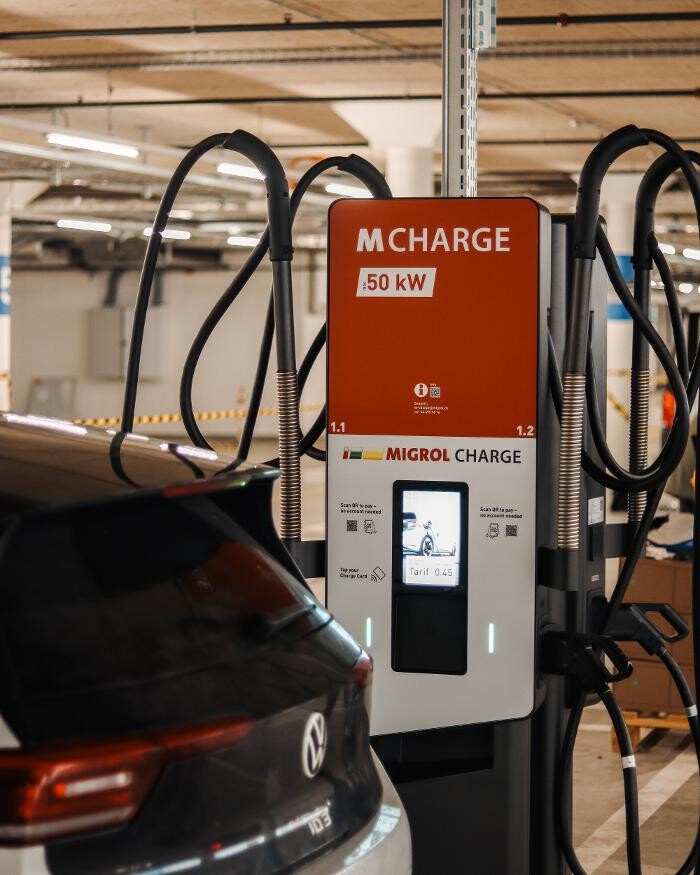Bilder Migrol Charging Station