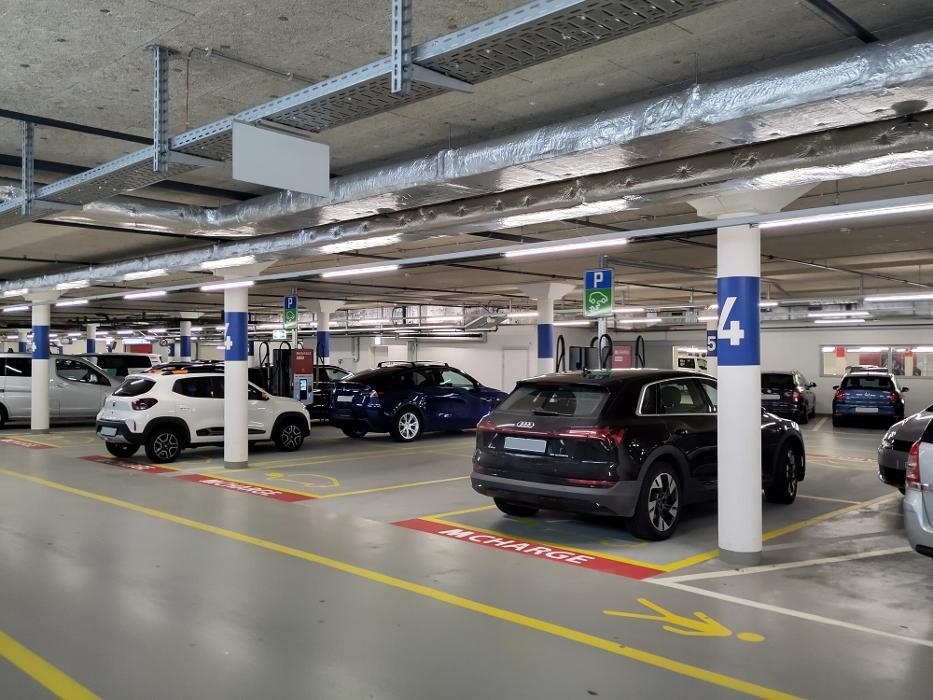 Bilder Migrol Charging Station