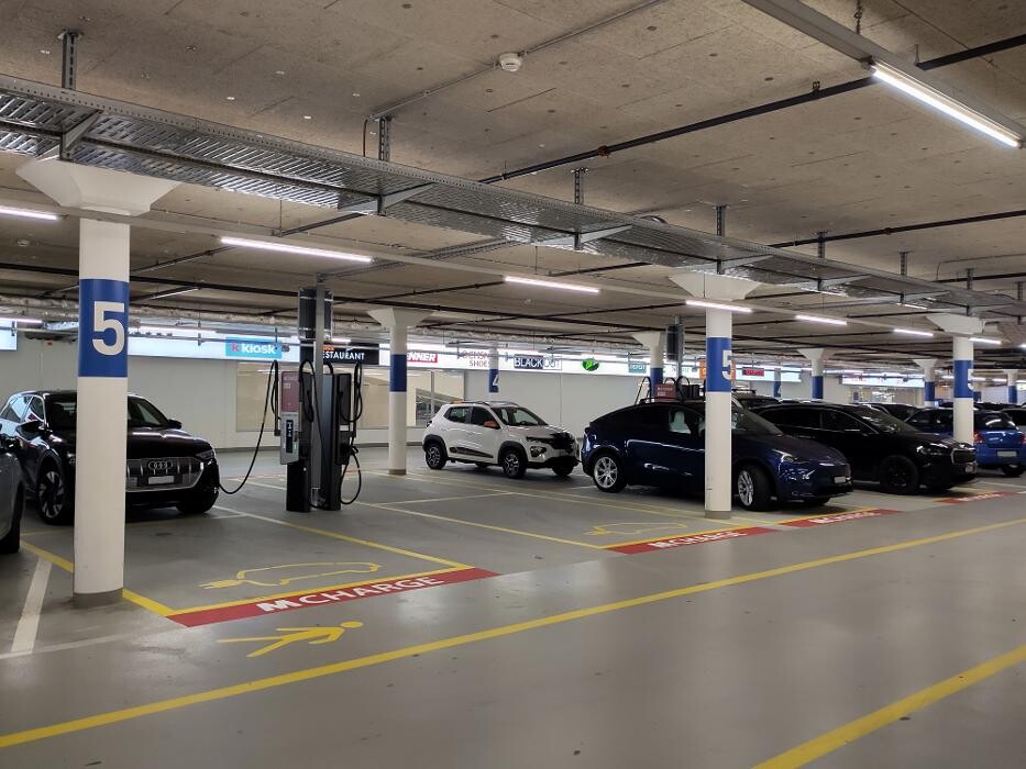 Bilder Migrol Charging Station