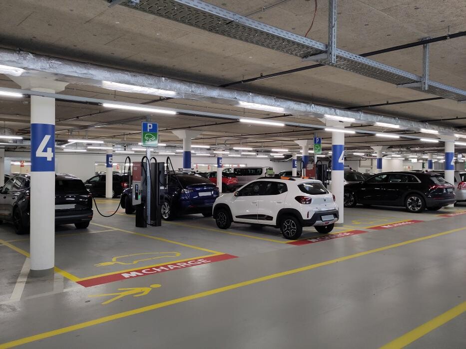 Bilder Migrol Charging Station