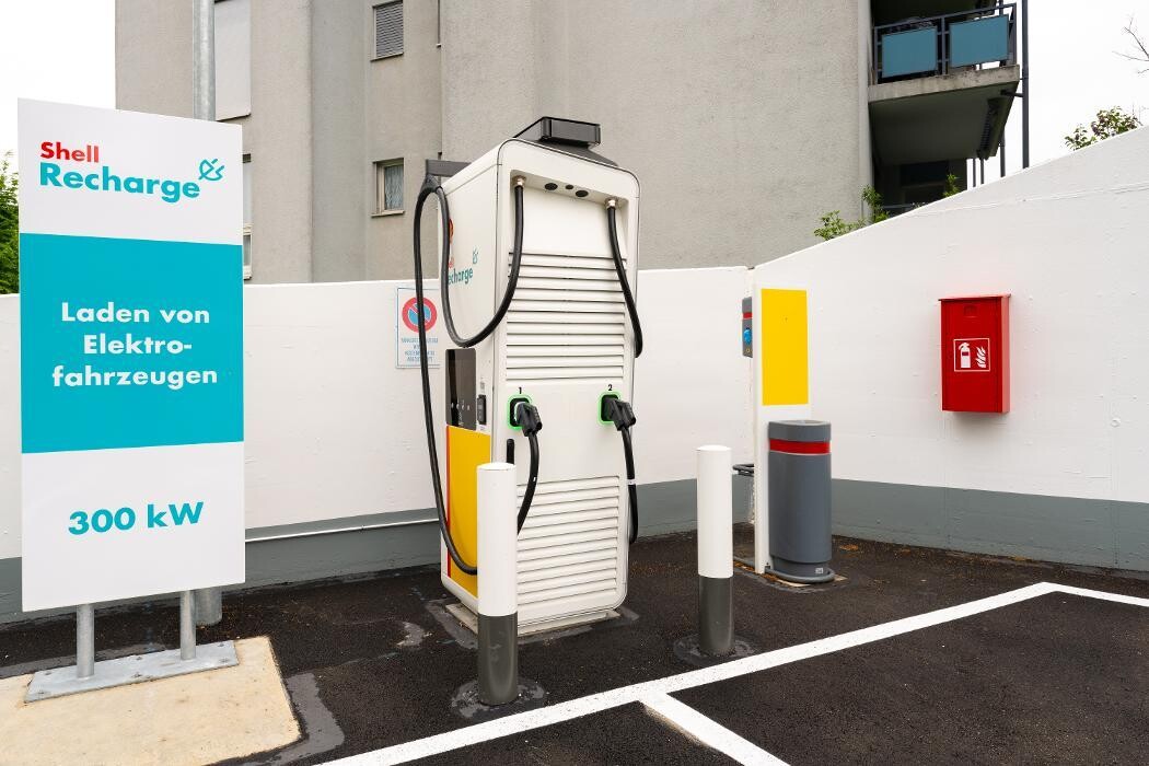 Bilder Shell Recharge Charging Station