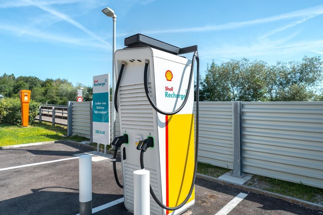 Bilder Shell Recharge Charging Station