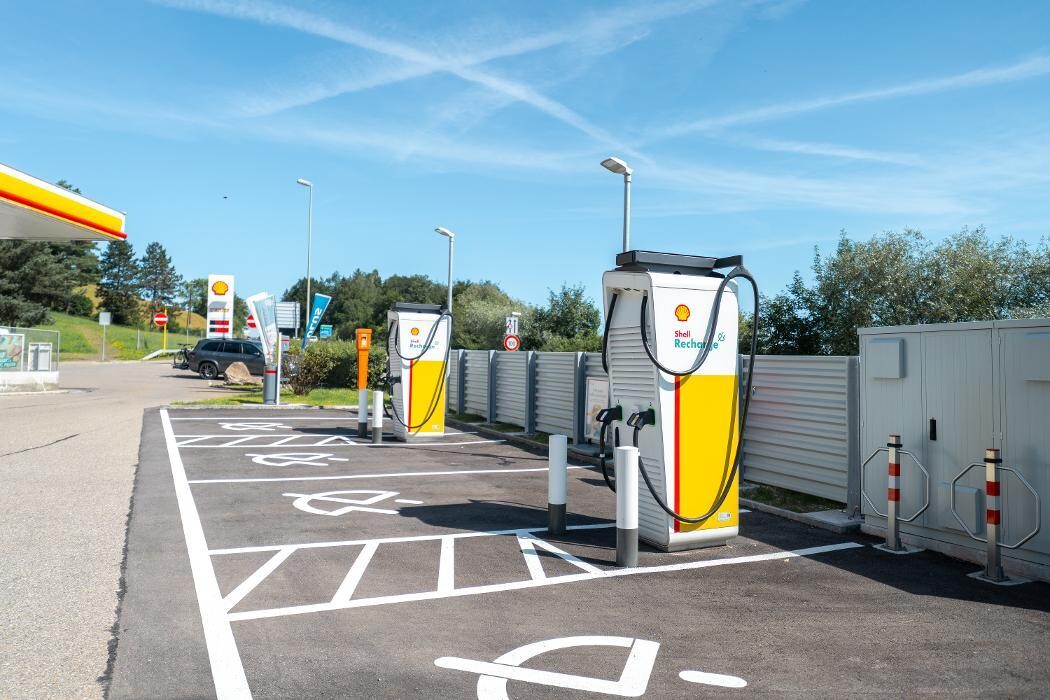 Bilder Shell Recharge Charging Station