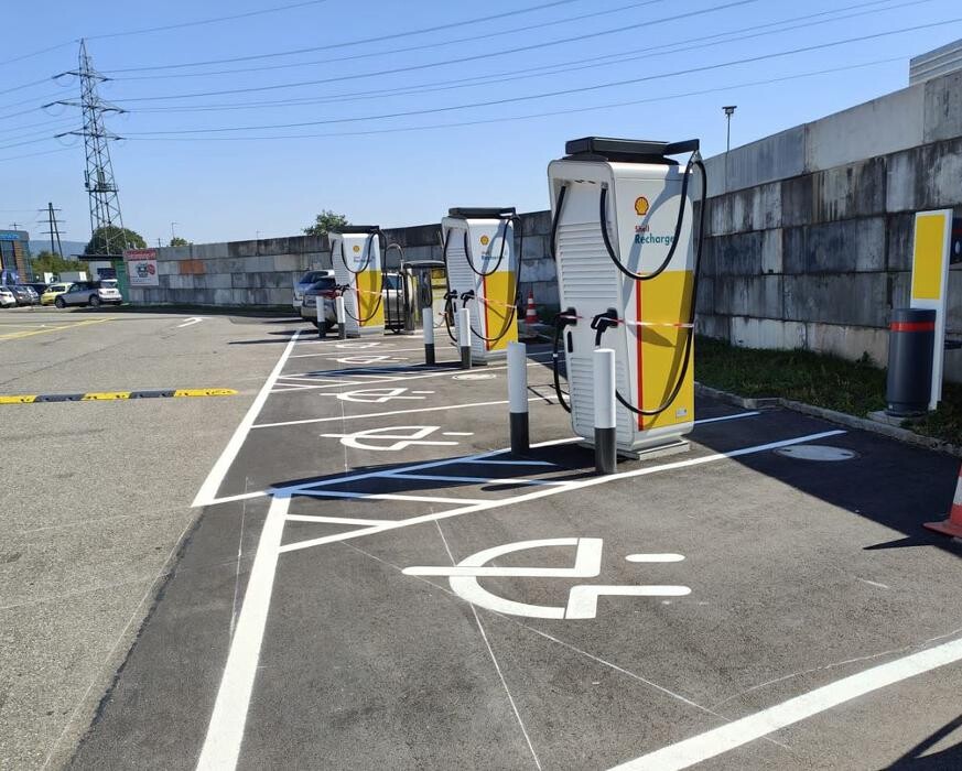Bilder Shell Recharge Charging Station