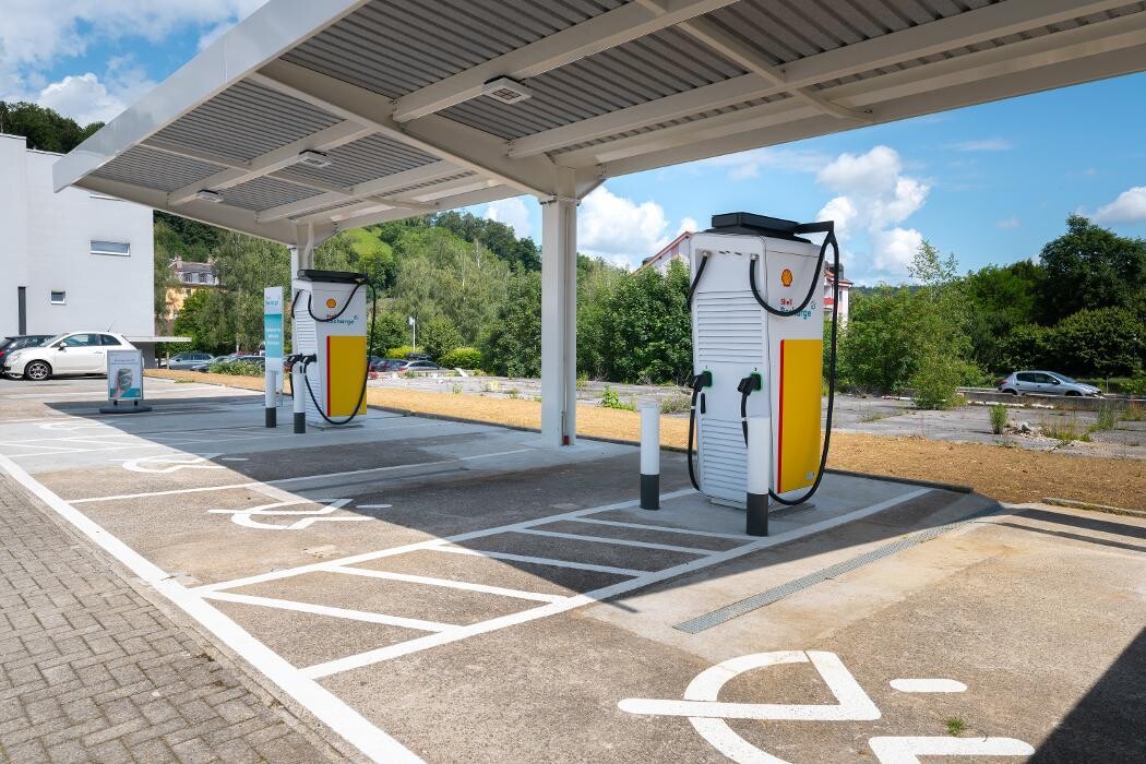 Bilder Shell Recharge Charging Station