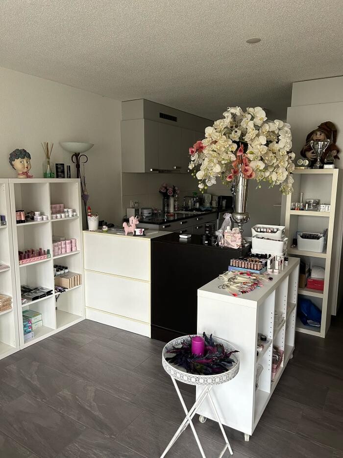 Bilder Swiss-Nailshop - Nagelzubehör und Nagelstudio
