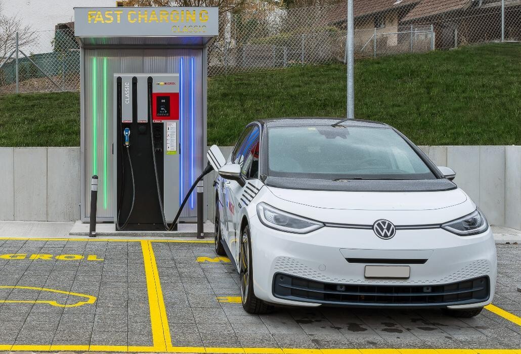 Bilder Migrol Charging Station