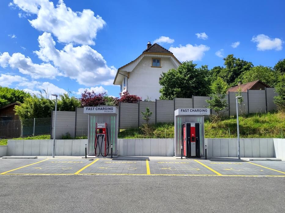 Bilder Migrol Charging Station