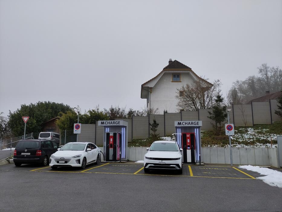 Bilder Migrol Charging Station