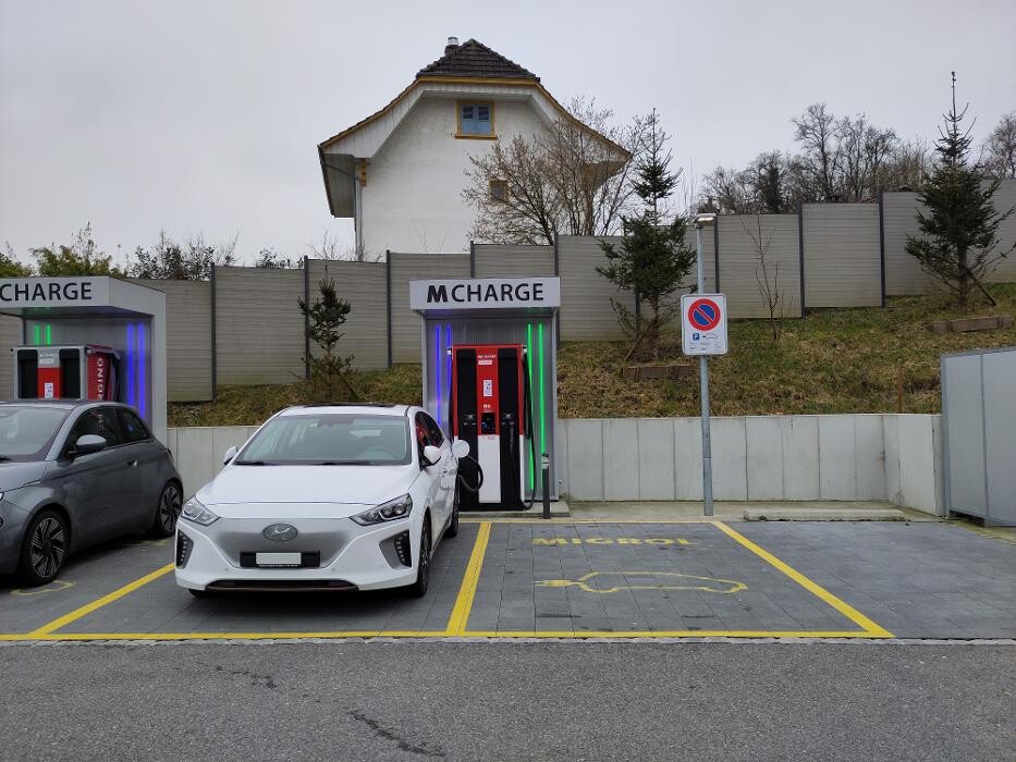 Bilder Migrol Charging Station