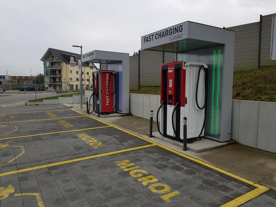 Bilder Migrol Charging Station