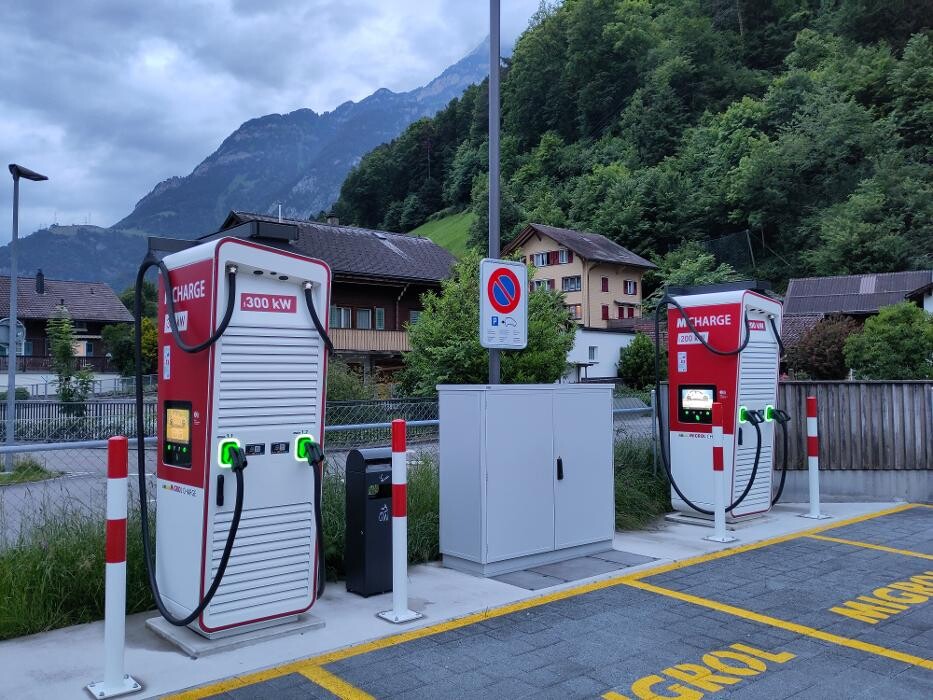 Bilder Migrol Charging Station