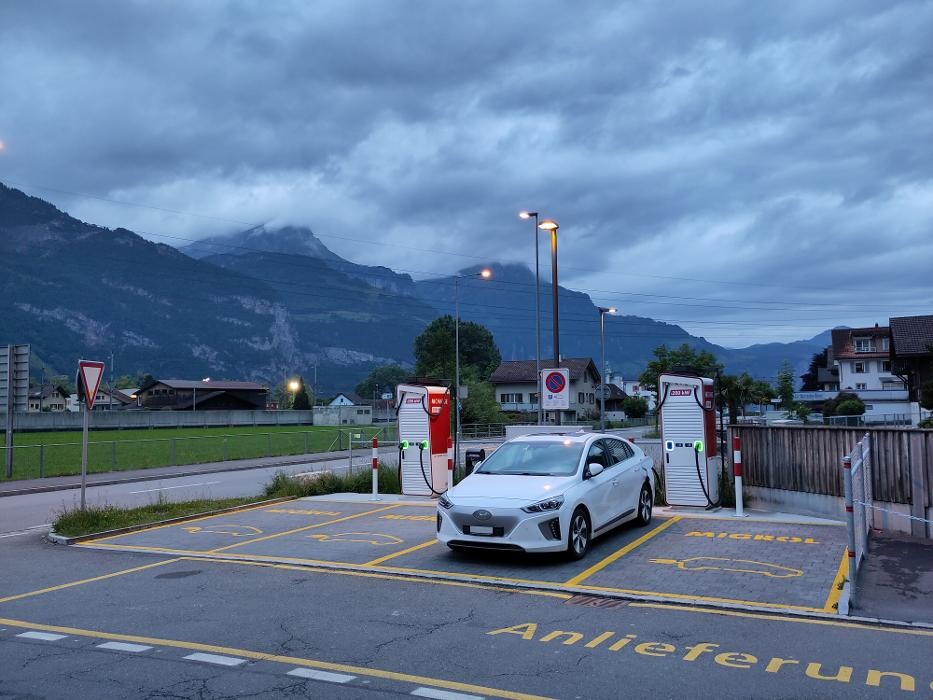 Bilder Migrol Charging Station