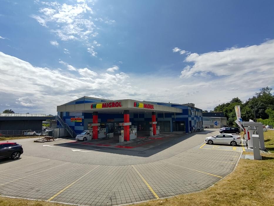 Bilder Migrol Charging Station