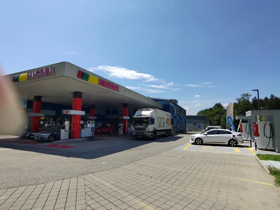 Bilder Migrol Charging Station