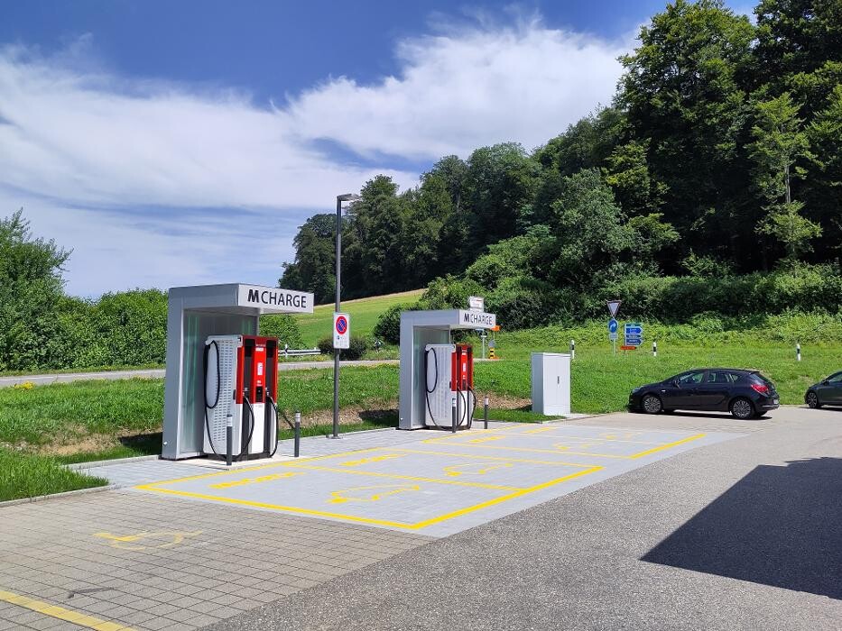 Bilder Migrol Charging Station