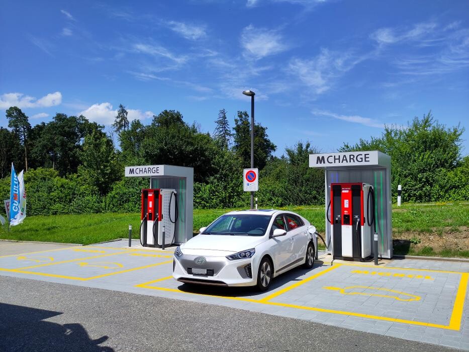 Bilder Migrol Charging Station