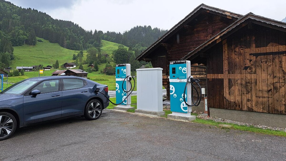 Bilder Shell Recharge Charging Station