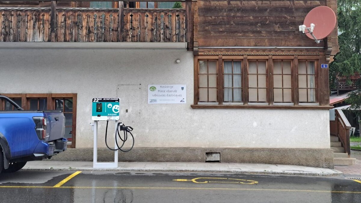 Bilder Shell Recharge Charging Station