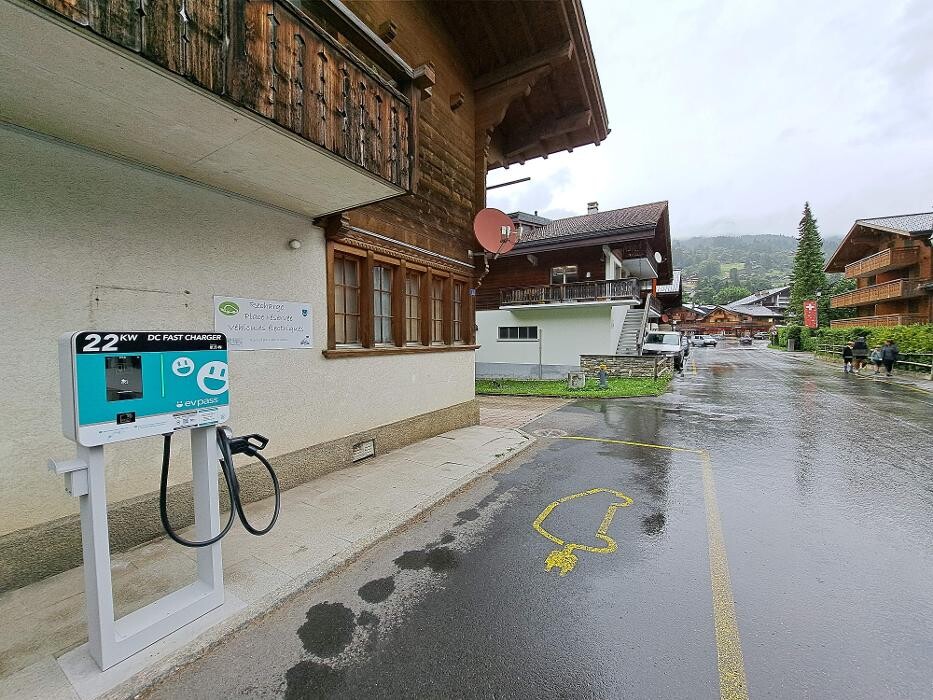 Bilder Shell Recharge Charging Station