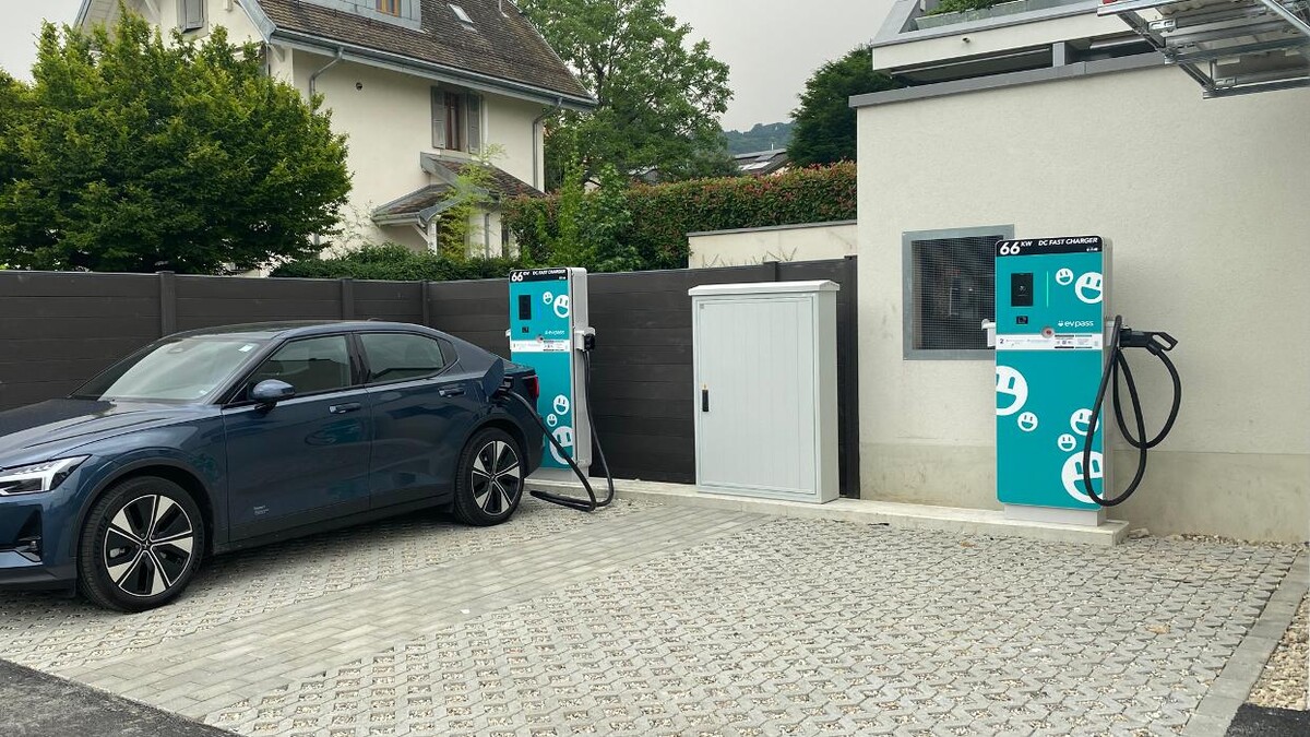 Bilder Shell Recharge Charging Station