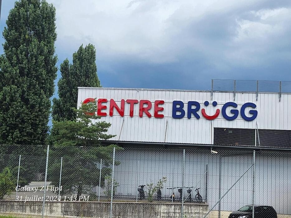 Bilder Manor Outlet Brügg