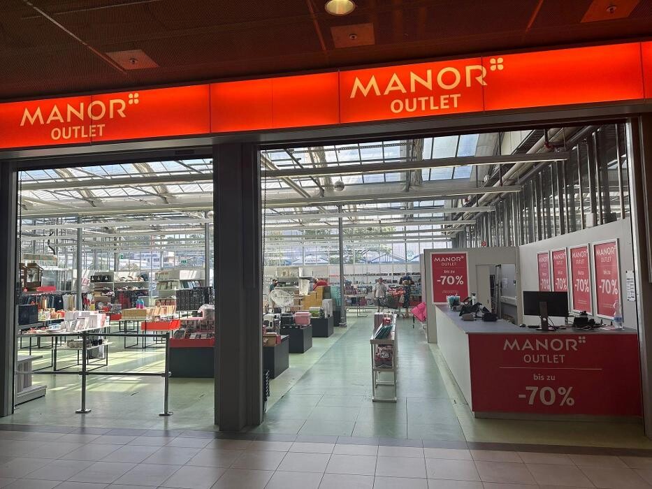 Bilder Manor Outlet Brügg