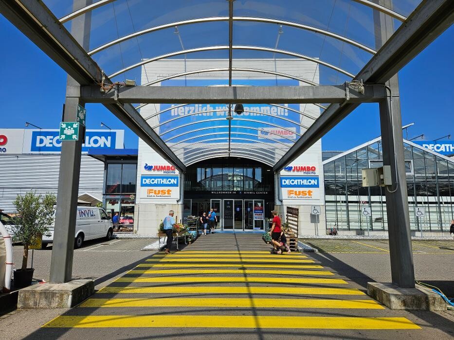 Bilder Manor Outlet Hinwil