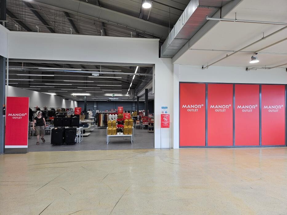 Bilder Manor Outlet Hinwil