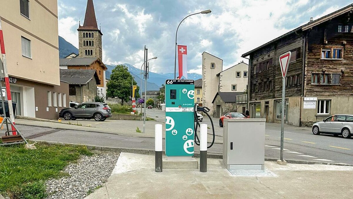 Bilder Shell Recharge Charging Station