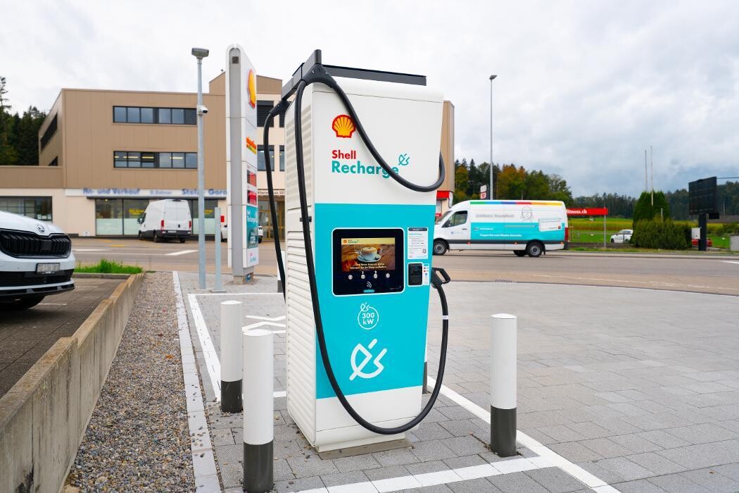 Bilder Shell Recharge Charging Station