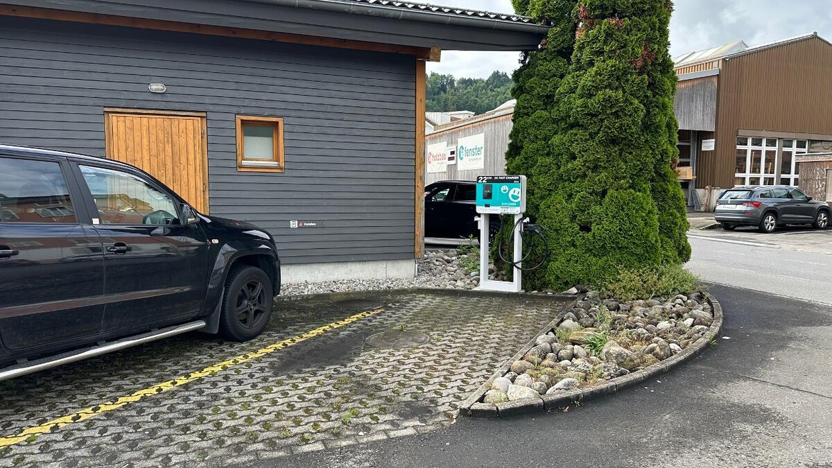 Bilder Shell Recharge Charging Station