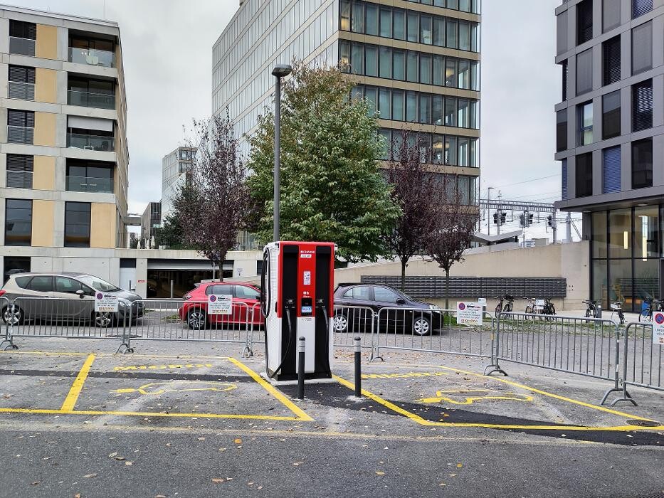 Bilder Migrol Charging Station