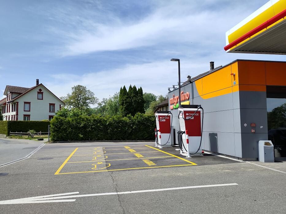 Bilder Migrol Charging Station