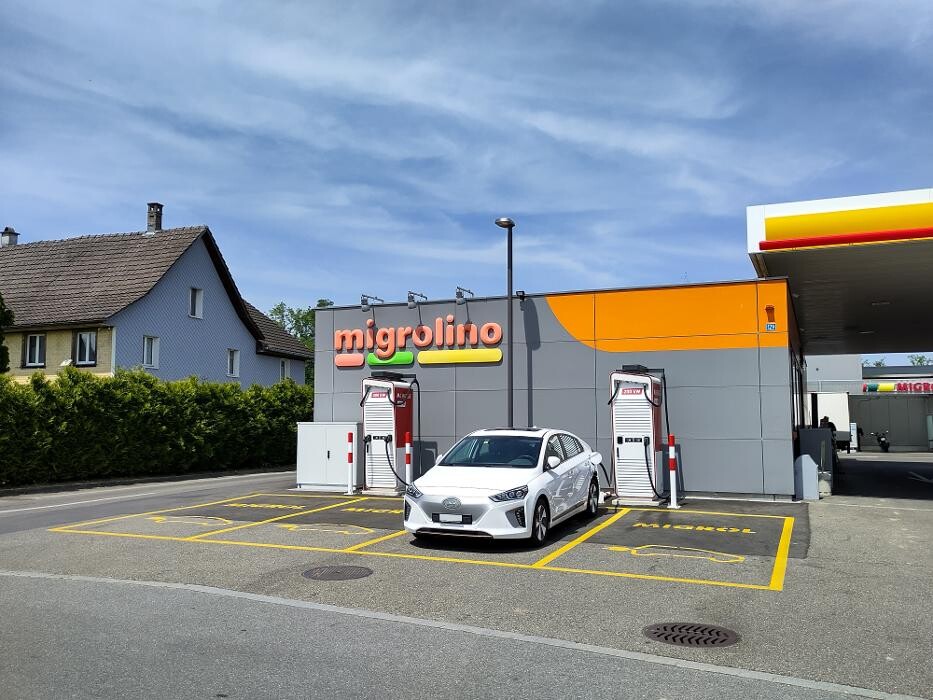 Bilder Migrol Charging Station