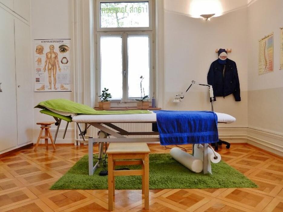 Bilder Manuelle ES-Therapie