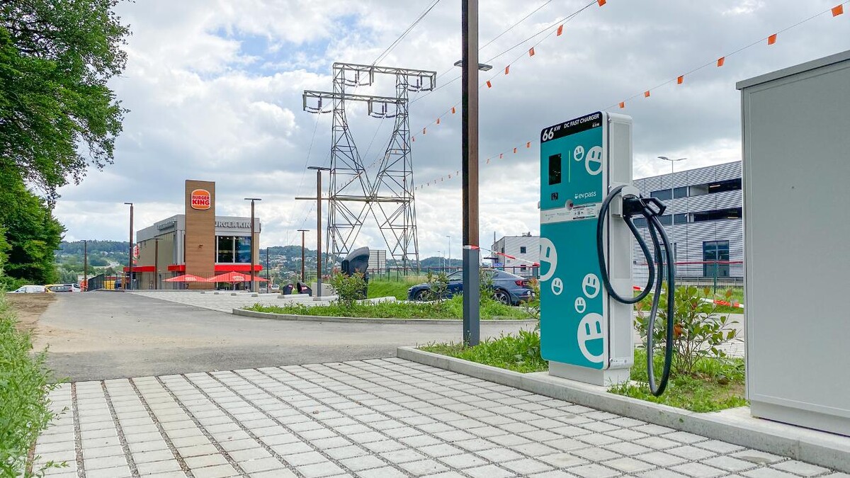 Bilder Shell Recharge Charging Station