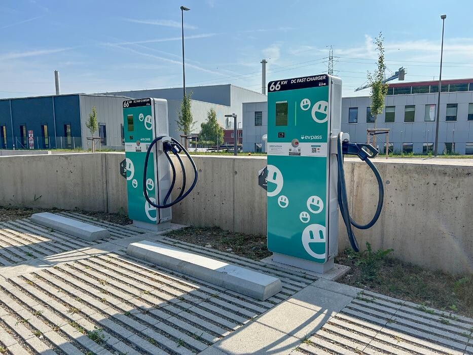 Bilder Shell Recharge Charging Station