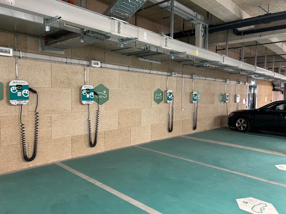 Bilder Shell Recharge Charging Station