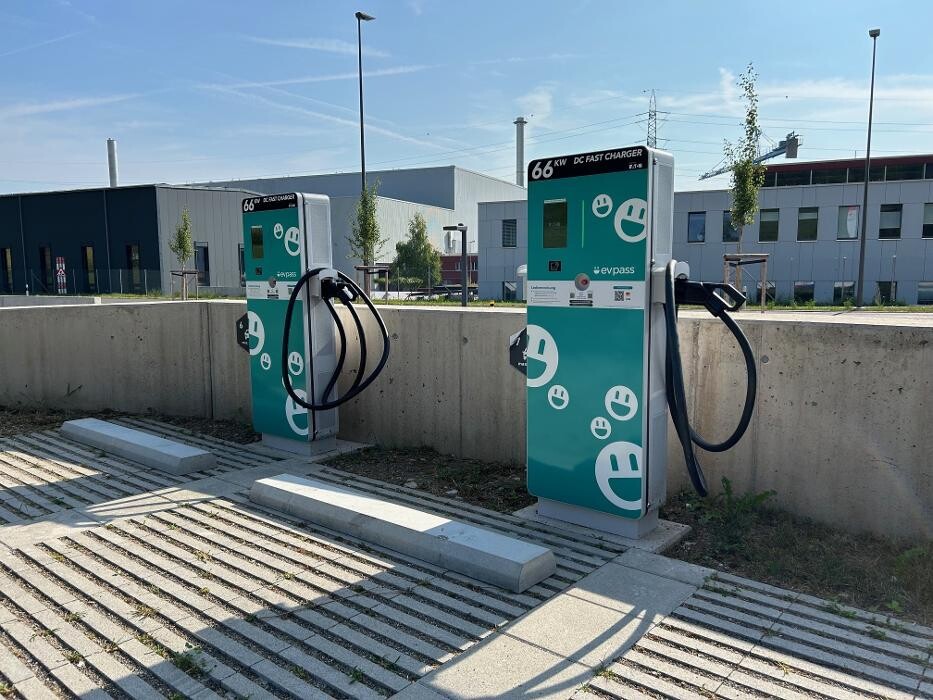 Bilder Shell Recharge Charging Station