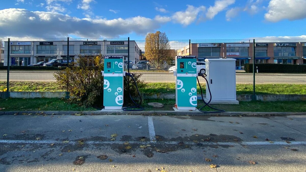 Bilder Shell Recharge Charging Station