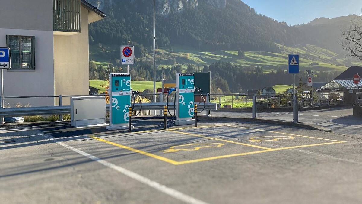 Bilder Shell Recharge Charging Station