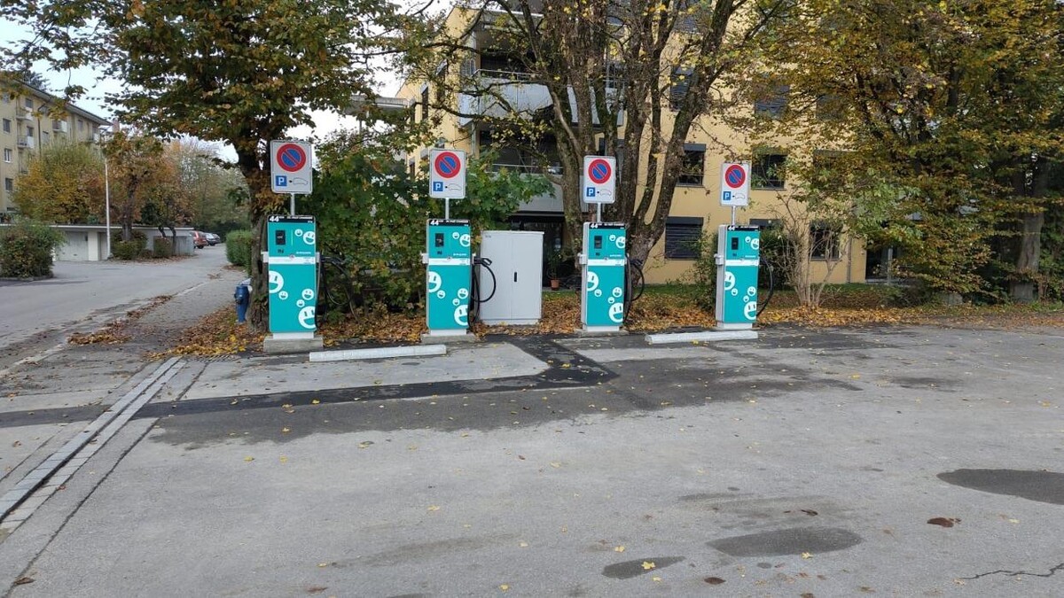 Bilder Shell Recharge Charging Station