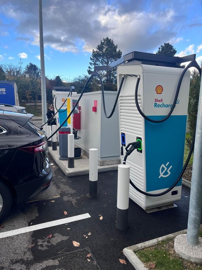 Bilder Shell Recharge Charging Station