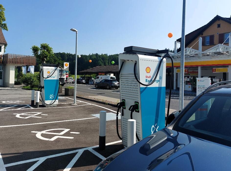 Bilder Shell Recharge Charging Station