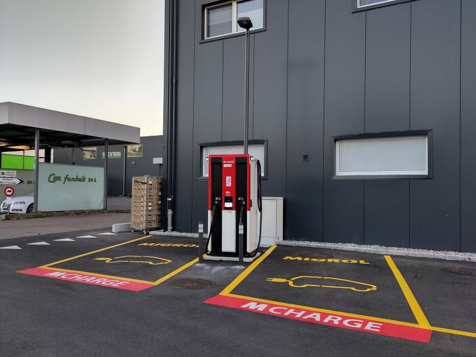 Bilder Migrol Charging Station